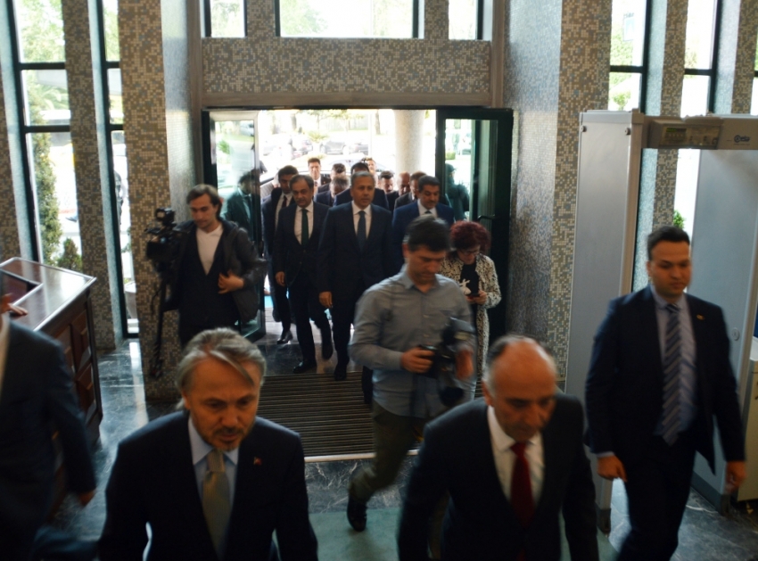 İstanbul Valisi Ali Yerlikaya İBB Başkanlık binasına geldi