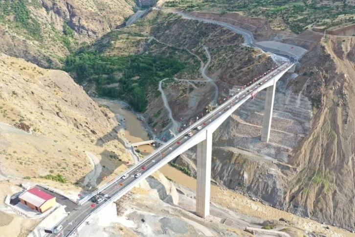 Bakan Uraloğlu: "3 yıl önce hizmete giren Beğendik Köprüsü ile 46 milyon lira tasarruf elde edildi"
