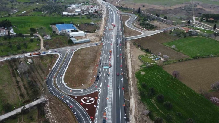 Bakan Uraloğlu: "Açıldığı günden bu yana yaklaşık 5 milyon 536 bin araç Çanakkale Köprüsünden geçiş yaptı"
