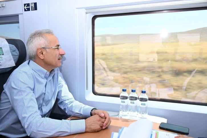 Bakan Uraloğlu: "Karaman-Konya-Ankara ve Karaman-Konya-İstanbul YHT hattında 2 yılda 2 milyon 423 bin 868 yolcu seyahat etti"
