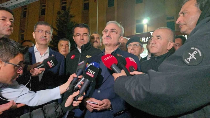 Münir Karaloğlu'nun basın açıklaması sırasında deprem oldu