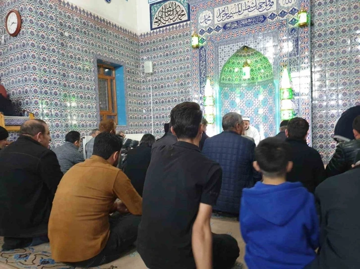 Başkale’de Ramazan ayının ilk teravih namazı kılındı
