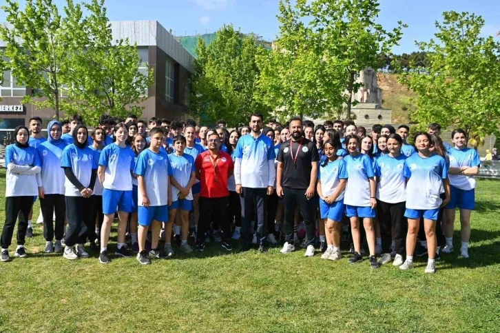Başkan Bingöl, Tuzla Belediyesi Spor Akademisi öğrencileri ile spor yaptı
