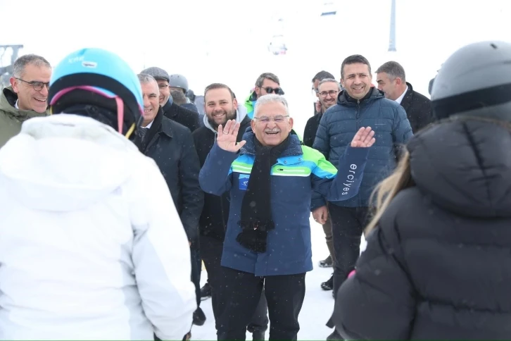Başkan Büyükkılıç, Erciyes’te kayak tutkunlarıyla bir araya geldi
