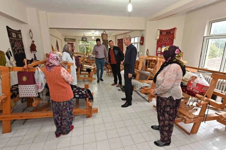 Başkan Uzunlar kırsal mahallelerde vatandaşla buluştu