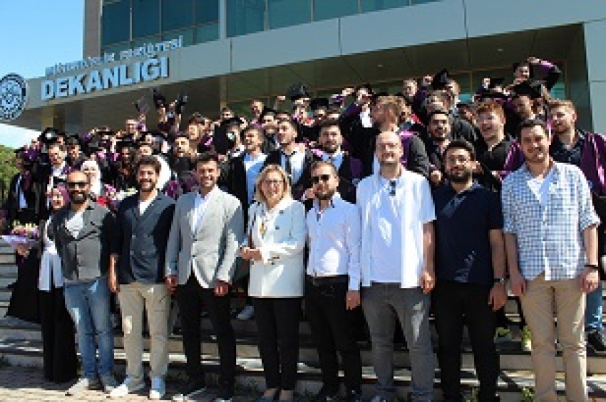 İMO Bursa Şubesi genç mühendislerin mezuniyet törenine katıldı