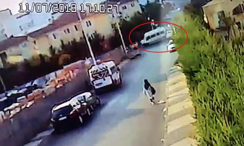 İstanbul’da otomobil öğrenci servisine çarptı