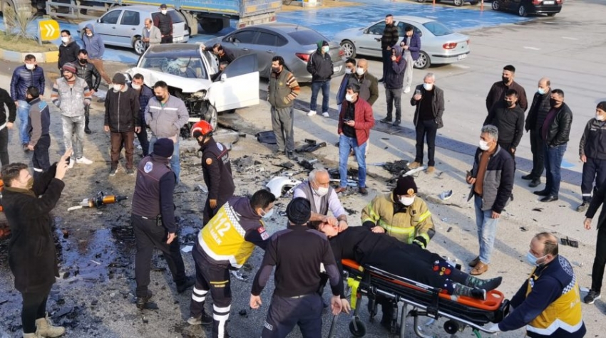 Bursa'da trafik kazası: Ölü ve yaralılar var!
