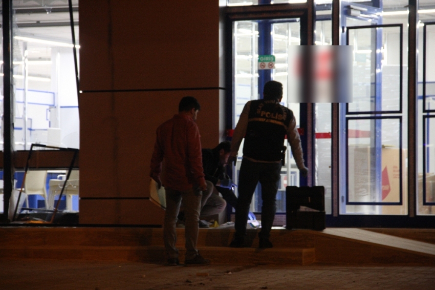 İstanbul'da markete EYP'li saldırı