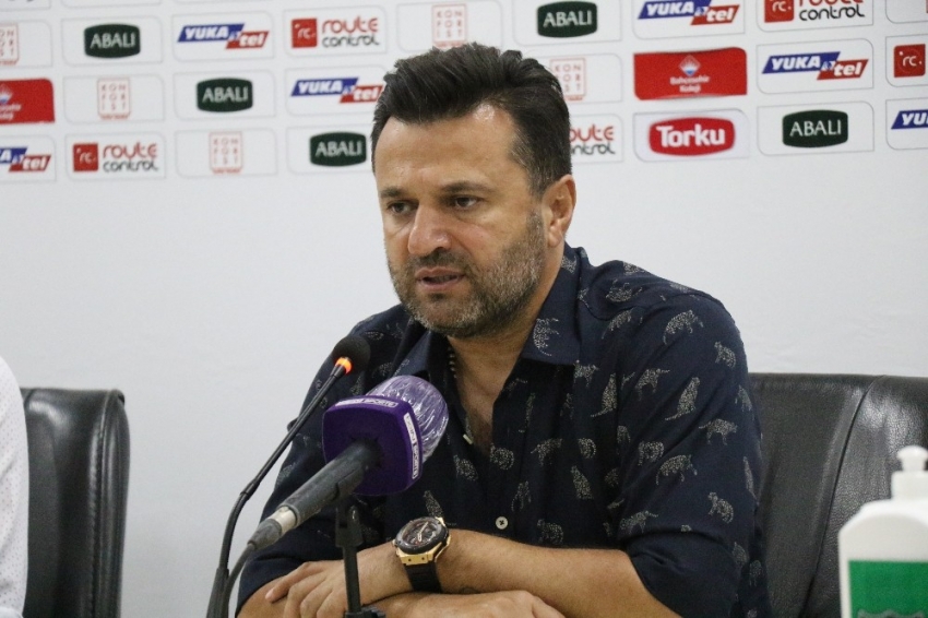 Bülent Uygun 5-1’lik yenilginin ardından maçın hakemine yüklendi