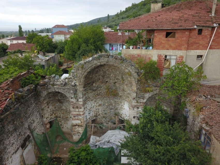 Bursa'da evlerin içinde kalan tarihi kiliseye kültürel varlık tescili