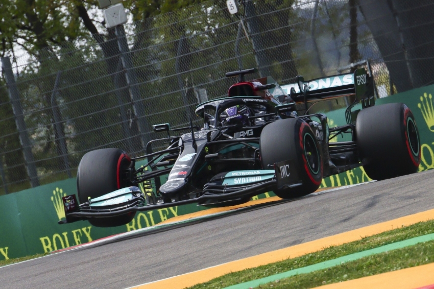 İtalya’da pole pozisyonu Lewis Hamilton’ın