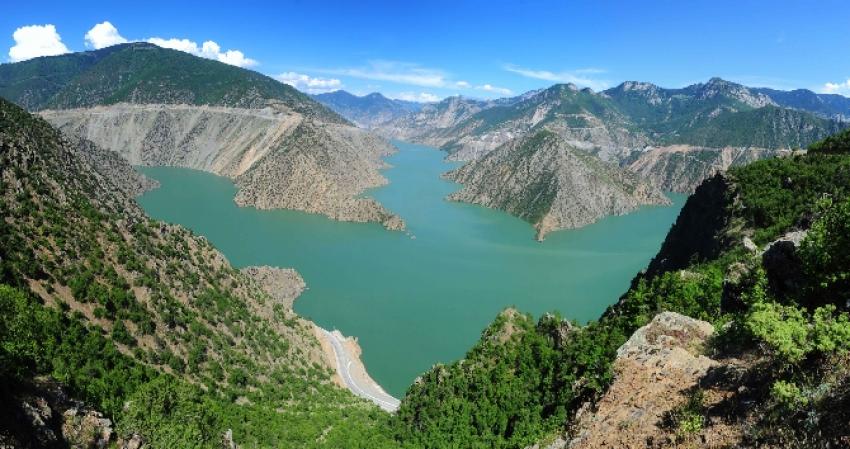 Türkiye’nin en yüksek barajından rekor üretim