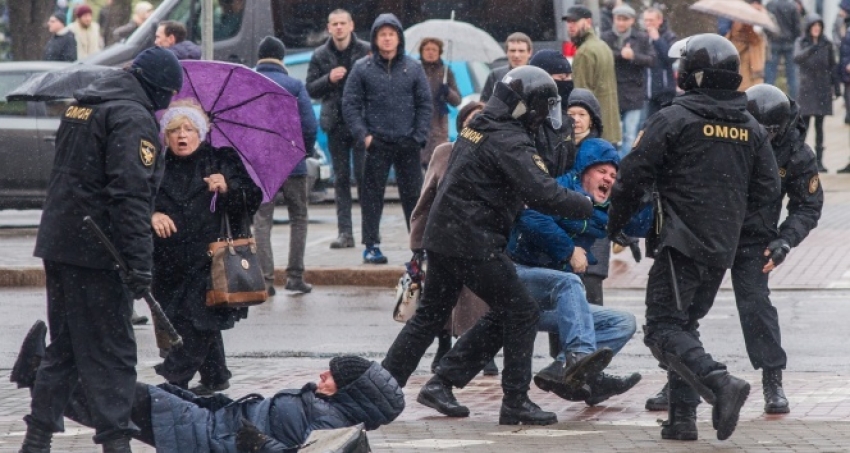 Beyaz Rusya'da protestoya tutuklama
