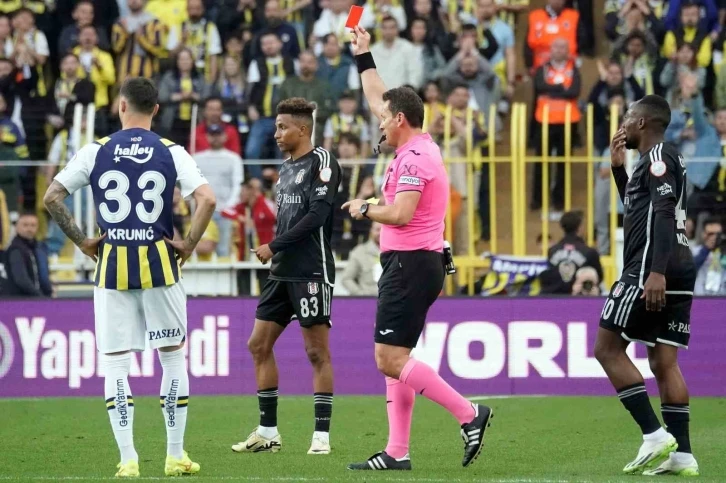 Beşiktaş, Kadıköy’de son 7 lig maçında 7 kırmızı kart gördü
