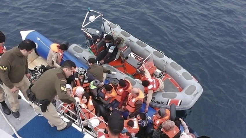 İzmir'de bin 734 göçmen yakalandı
