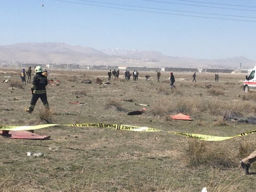 Konya'da askeri gösteri uçağı düştü