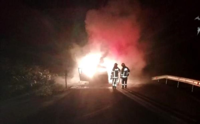 Bursa'da bir gün önce aldığı otomobil alev alev yandı