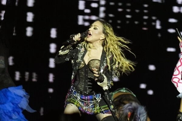 Madonna rüzgarı: Konseri 1,6 milyon kişi izledi