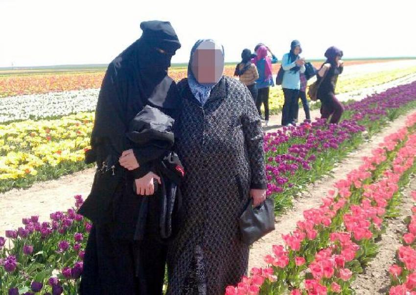 Burka giydi, IŞİD'e katıldı!