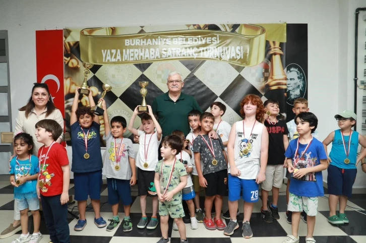 Burhaniye Yaza Merhaba Satranç Turnuvası tamamlandı
