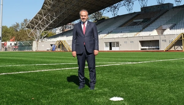 Bursa Büyükşehir Belediyesi mevcut futbol sahalarını yeniliyor