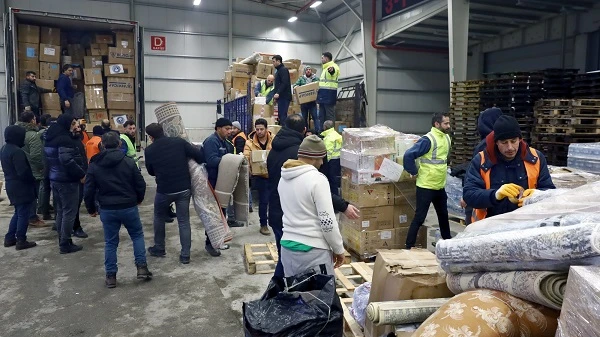 Bursa Büyükşehir Belediyesi'nin deprem bölgesine yardımları tüm hızıyla devam ediyor