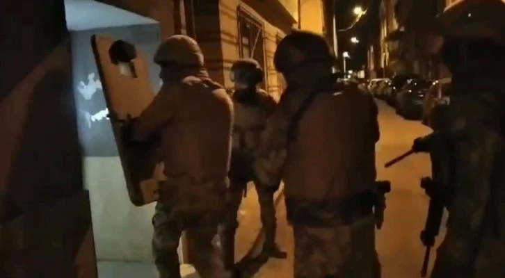 Bursa'da 130 ayrı adrese özel harekat polislerinden baskın 