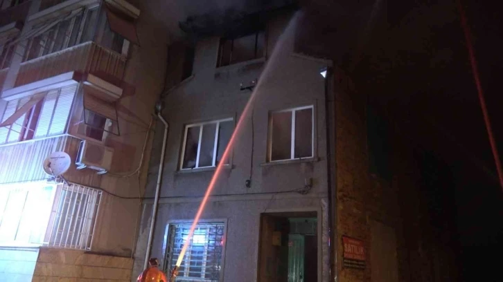 Bursa merkezde 3 katlı müstakil yandı