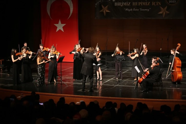 Bursa'da depremzedeler için konser 