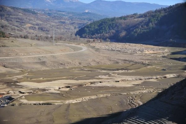 Bursa’da Doğancı Barajı, 40 yıldan bu yana en düşük seviyede
