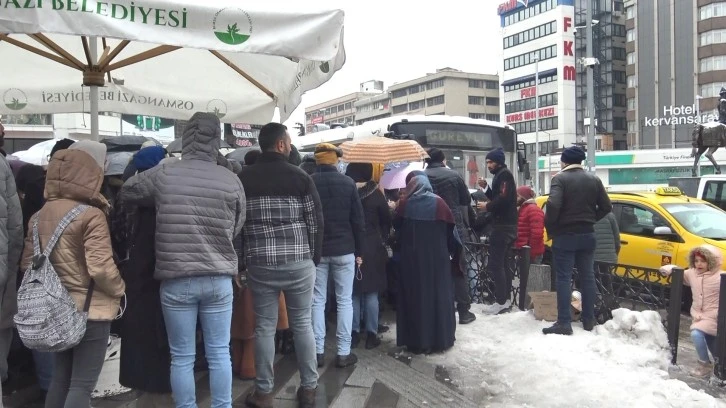 Bursa'da depremde yaralananlara kan vermek isteyenler Kızılay’a koştu