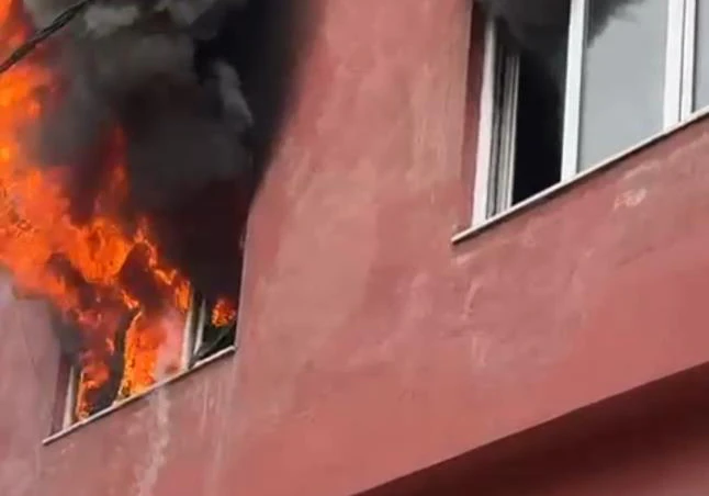 Bursa’da ev alev alev yandı