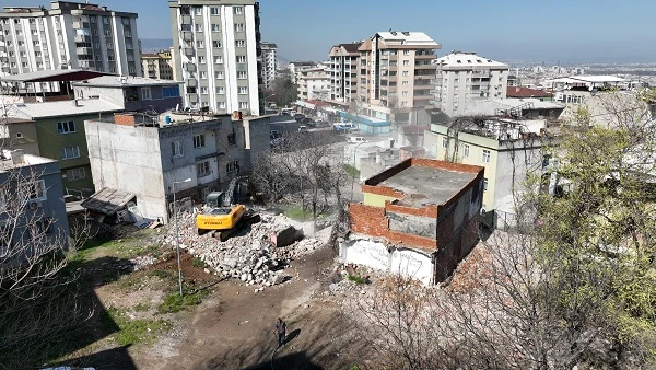 Bursa'da kentsel dönüşüm çalışmaları kapsamında yıkımlar başladı 
