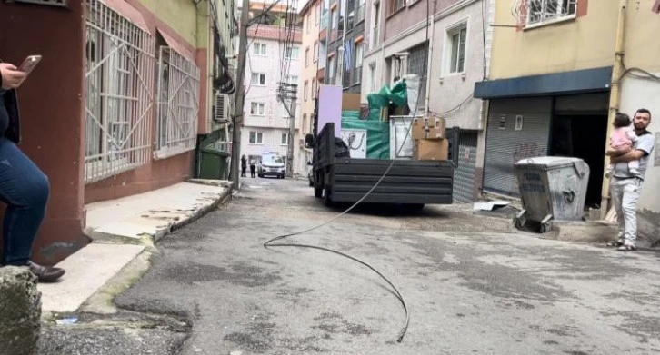 Bursa'da lodos ağaçları devirdi elektrik tellerini kopardı 