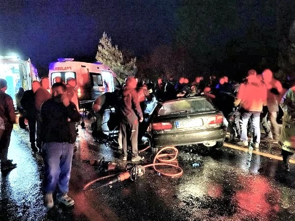 Orhaneli yolunda kaza; imam hayatını kaybetti,  5 yaralı