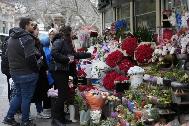 Bursa'da 'Sevgililer Günü'nde çiçek almanın bedeli 