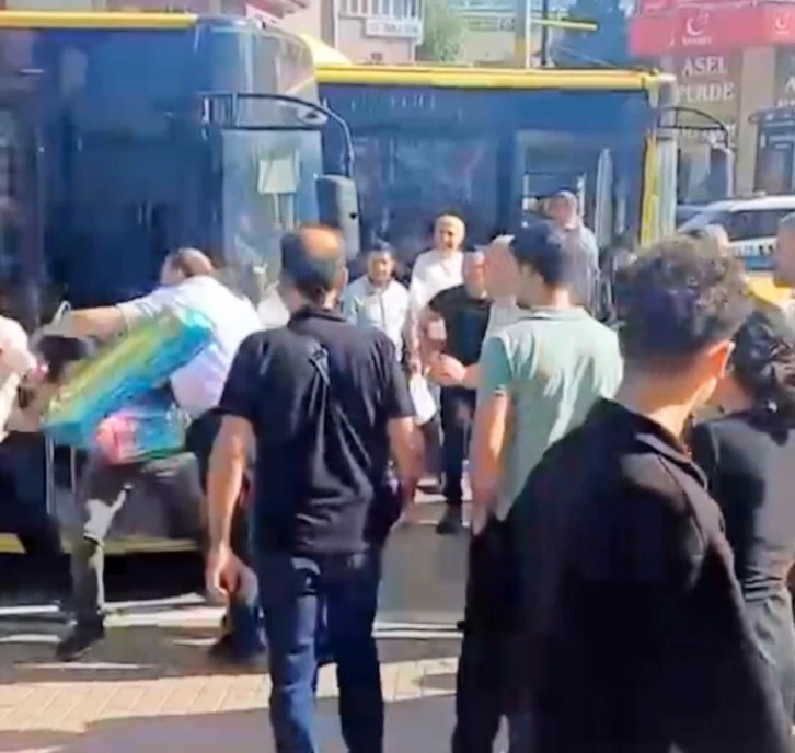 Bursa’da taksi ile belediye otobüsü şoförlerinin kavgası 