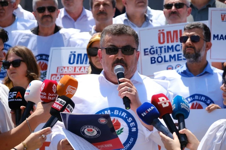 Bursa'da 'Uzman Öğretmenlik' kararı protesto edildi 