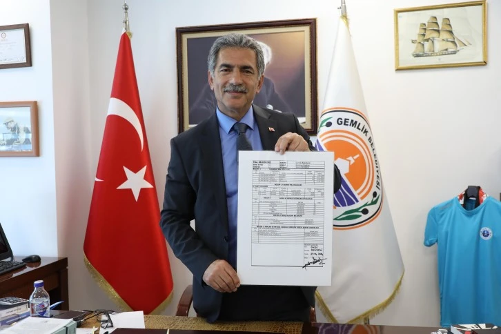 Bursa Gemlik Belediye Başkanı Şükrü Deviren, mal varlığını belediye panosuna astı