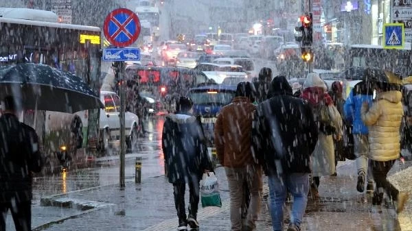 Bursa kent merkezinde kar yağışı başladı