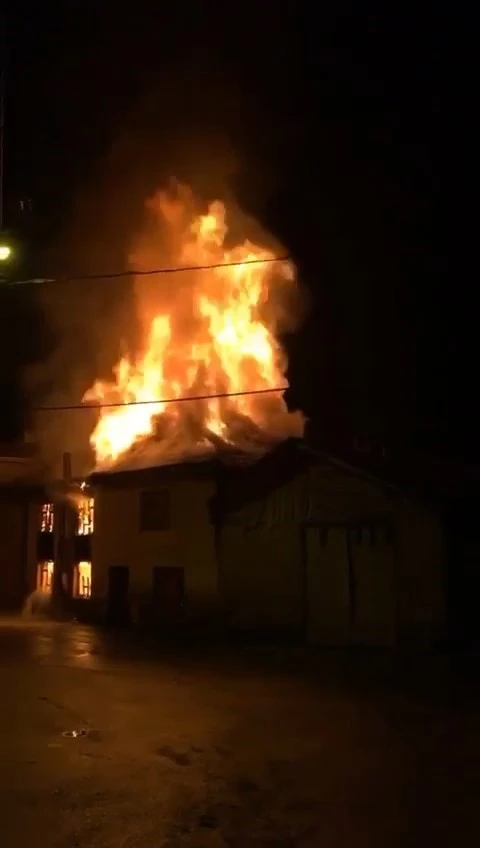 Bursa Nilüfer'de konut yangını 