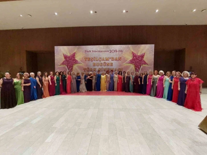 Bursa Nilüfer Kadın Korosu “Yeşilçam’dan Bugüne Türk Sineması" ödül töreninde sahne aldı
