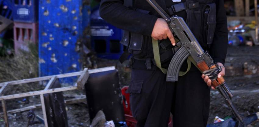 El Kaide polis merkezine saldırdı: 8 ölü