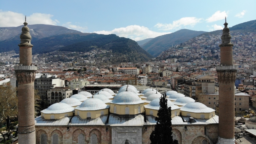 Bursa Ulu Cami’ye Ramazan mahyası asıldı