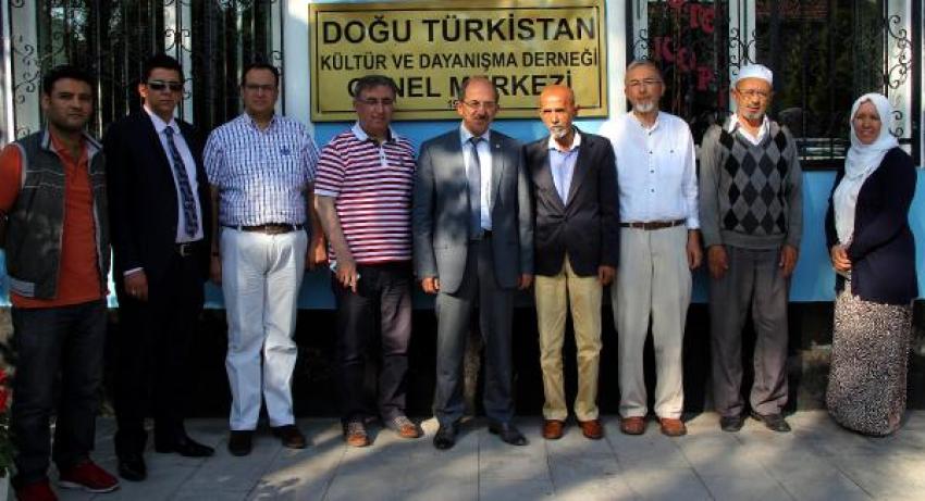 Ak Partili Tekden'den Doğu Türkistanlılara  ziyaret