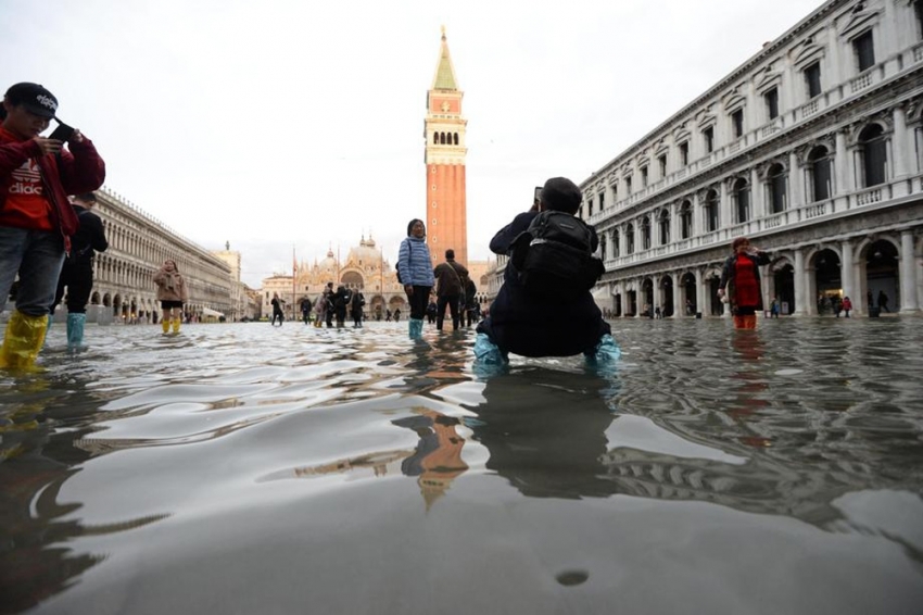 Venedik’te tarihi San Marco Meydanı sular altında kaldı