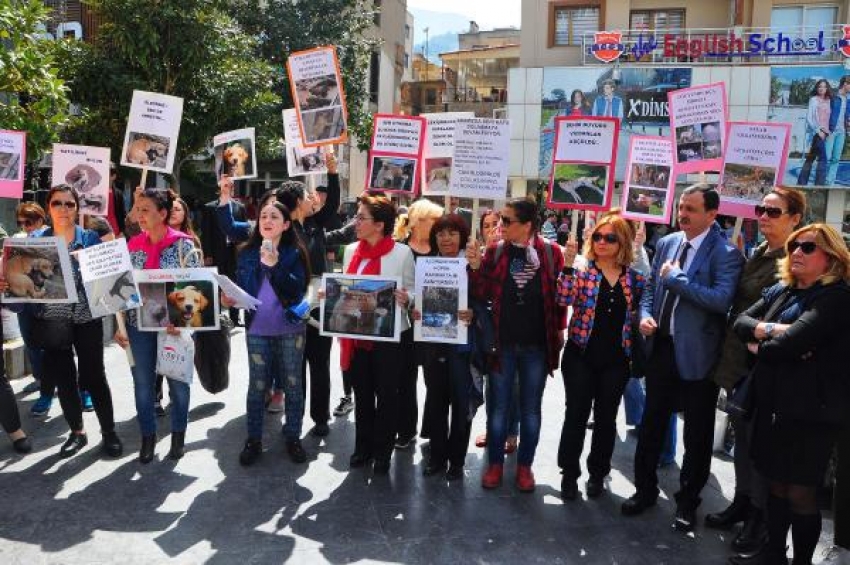 Manisa'da Türkeş'i anma etkinliğinde hayvansever protestosu
