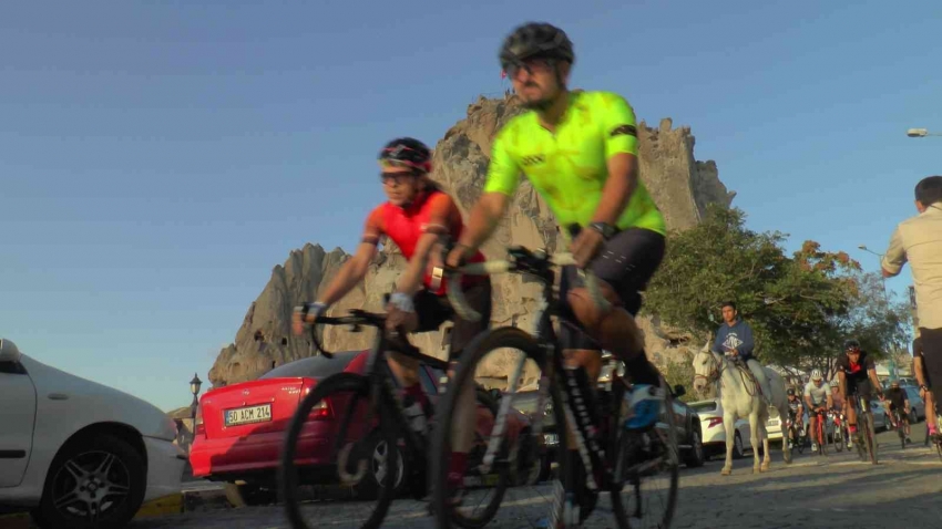 Bisikletseverler Kapadokya’da pedal çevirdiler