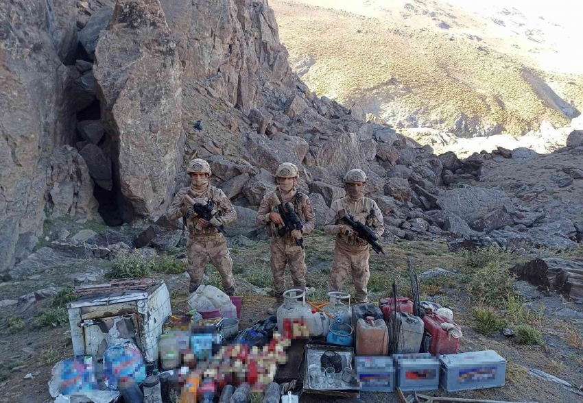 PKK’ya ait yaşam malzemeleri ele geçirildi